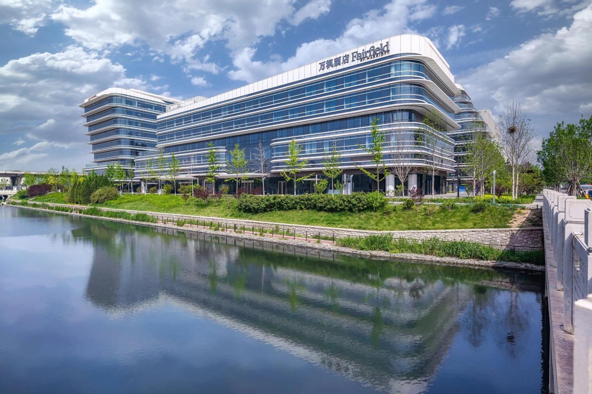 Отель Fairfield By Marriott Beijing Daxing Airport Экстерьер фото